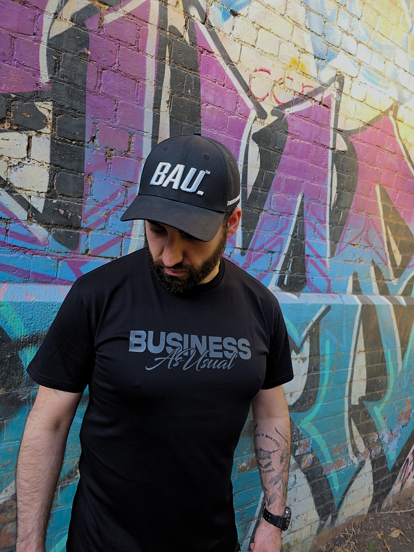 "HEADLINE" T-Shirt - Black