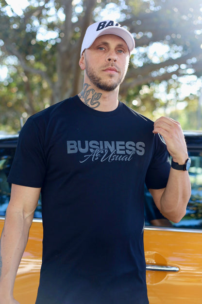 "HEADLINE" T-Shirt - Black